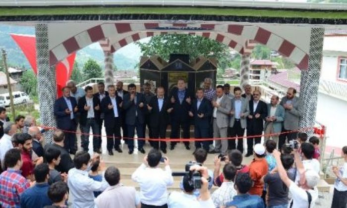 Yeşilalan’daki Modern Şadırvanı Gümrükçüoğlu Açtı