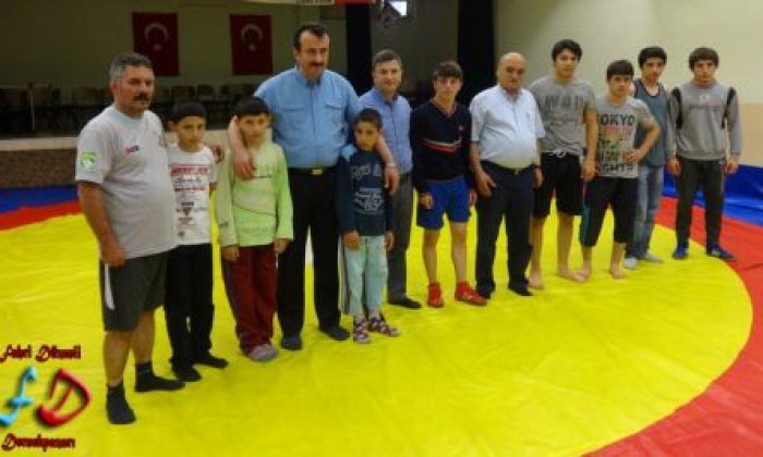 Dernekpazarı Güreş Milli Takımına Sporcu Yetiştiriyor