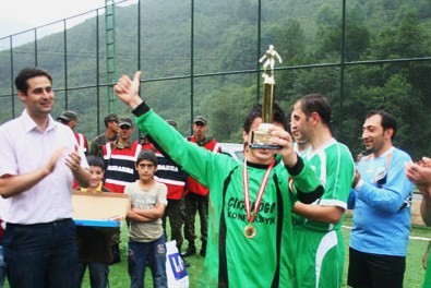 Dernekpazarı'nda Kondu Şampiyon 2 Dernekpazarı'nda Kondu Şampiyon 2