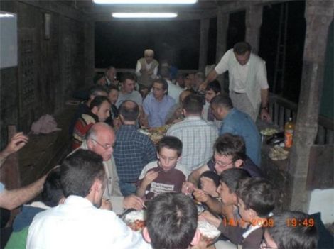 190 Yıllık Camide Maklubeli İftar