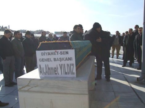 Ahmet Yıldız Dualarla Defnedildi 3 Ahmet Yıldız Dualarla Defnedildi 3