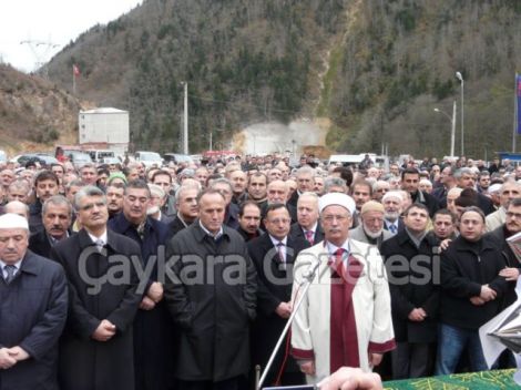 Ali Kemal Hoca Son Yolculuğuna Uğurlandı 2 Ali Kemal Hoca Son Yolculuğuna Uğurlandı 2