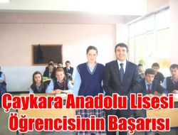 Kaymakam Başarılı Öğrenciye Ödül Verdi