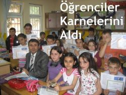 Öğrenciler Karnelerini Aldı