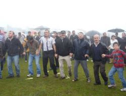 Kurtdağında Yağmur ve Horon Vardı 15 https://www.caykaragazetesi.com/wp-content/uploads/2011/07/kurtdaginda-yagmur-ve-horon-vardi-11.jpg