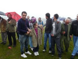 Kurtdağında Yağmur ve Horon Vardı 17 https://www.caykaragazetesi.com/wp-content/uploads/2011/07/kurtdaginda-yagmur-ve-horon-vardi-13.jpg