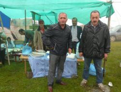 Kurtdağında Yağmur ve Horon Vardı 18 https://www.caykaragazetesi.com/wp-content/uploads/2011/07/kurtdaginda-yagmur-ve-horon-vardi-14.jpg