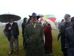 Kurtdağında Yağmur ve Horon Vardı 19 https://www.caykaragazetesi.com/wp-content/uploads/2011/07/kurtdaginda-yagmur-ve-horon-vardi-15.jpg