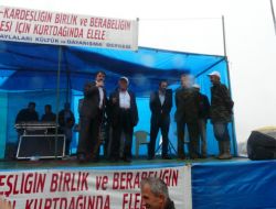 Kurtdağında Yağmur ve Horon Vardı 6 https://www.caykaragazetesi.com/wp-content/uploads/2011/07/kurtdaginda-yagmur-ve-horon-vardi-2.jpg