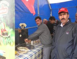 Kurtdağında Yağmur ve Horon Vardı 13 https://www.caykaragazetesi.com/wp-content/uploads/2011/07/kurtdaginda-yagmur-ve-horon-vardi-9.jpg