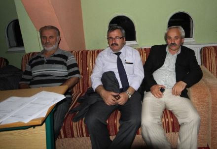 Bayramda Köylüler Bir Araya Geldi 7 https://www.caykaragazetesi.com/wp-content/uploads/2011/09/bayramda-koyluler-bir-araya-geldi-7.jpg