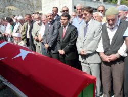 https://www.caykaragazetesi.com/wp-content/uploads/2011/09/polis-memuru-ali-riza-demirci-son-yolculuguna-ugurlandi-2.jpg