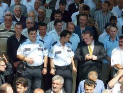 https://www.caykaragazetesi.com/wp-content/uploads/2011/09/polis-memuru-ali-riza-demirci-son-yolculuguna-ugurlandi-5.jpg