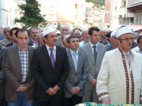 Ahmet Ziya Ayaz Dualarla Defnedildi 2