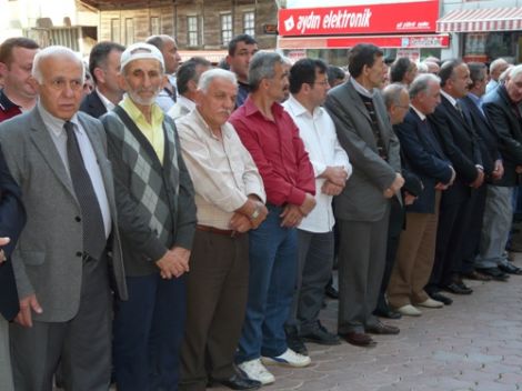 Ahmet Ziya Ayaz Dualarla Defnedildi 3 Ahmet Ziya Ayaz Dualarla Defnedildi 3