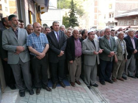 Ahmet Ziya Ayaz Dualarla Defnedildi 4