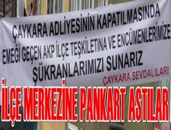 İlçe Merkezine Pankart Astılar