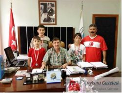 Güreşçiler Başkanı Ziyaret Etti