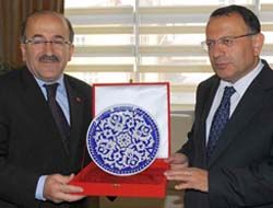 Saran Gümrükçüoğlu’nu Ziyaret Etti