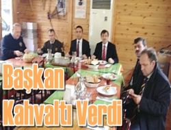 Başkan Sabah Kahvaltısı Verdi