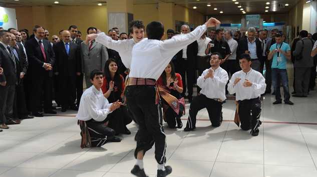 Kolbastıdan ter bastı