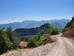 Çaykara-Sultanmurat Yolu Asfaltlanıyor