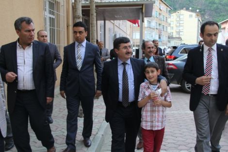 Vali Öz Çaykara'da İncelemelerde Bulundu 4