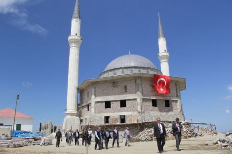 Vali Öz Çaykara'da İncelemelerde Bulundu 8