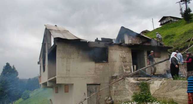 Kama Yaylasında Bir Ev Yandı