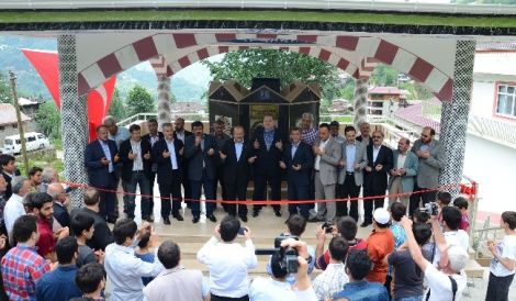 Yeşilalan’daki Modern Şadırvanı Gümrükçüoğlu Açtı