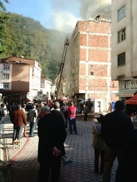 Çaykara'da 6 Katlı Binada Yangın Çıktı 2