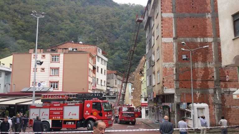Çaykara’da Yangın Korkuttu!