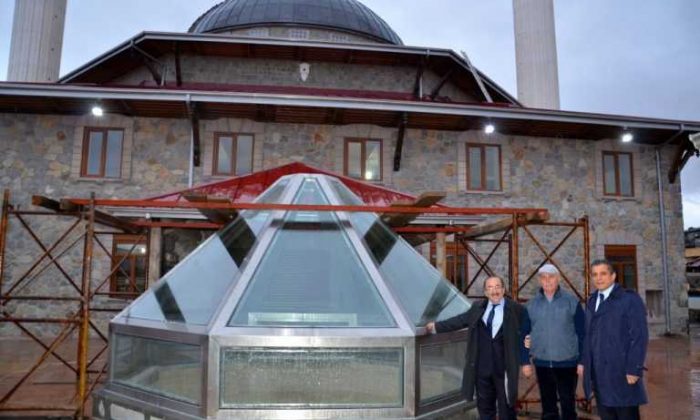 Gümrükçüoğlu, Sultan Murat’a Çıkartma Yaptı
