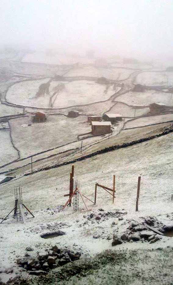 Yaylalar Beyaza Büründü 6 caykara_yayla_kar3