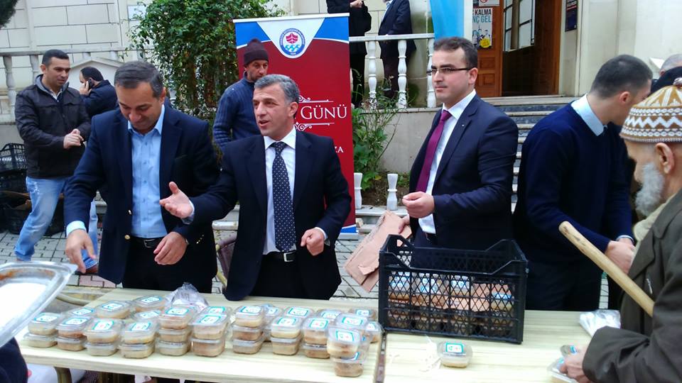 Çaykara'da Aşure Günü 4 caykara_asure_dagitimi (2)