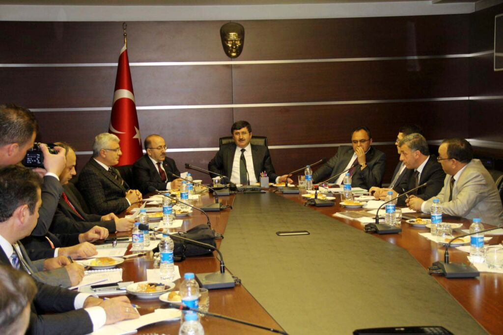 Uzungöl Masaya Yatırıldı 1 uzungol_toplanti (1)