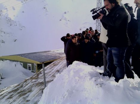 Çığ Altında Kalan 4 İşçiye Ulaşma Çalışmaları Devam Ediyor 4 Çığ Altında Kalan 4 İşçiye Ulaşma Çalışmaları Devam Ediyor 4