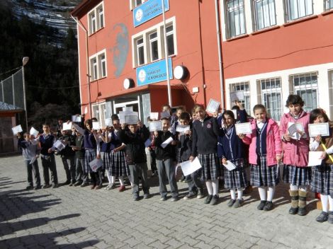 Karaçam Ortaokulunda Karne Heyecanı