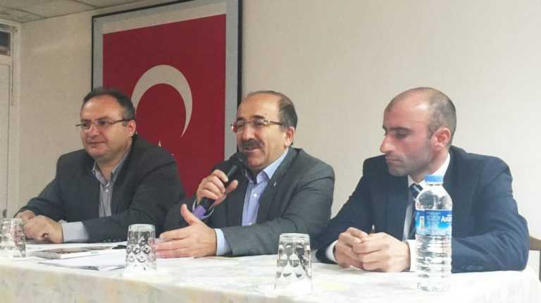 Gümrükçüoğlu Dernekpazarı’nda muhtarlarla buluştu.