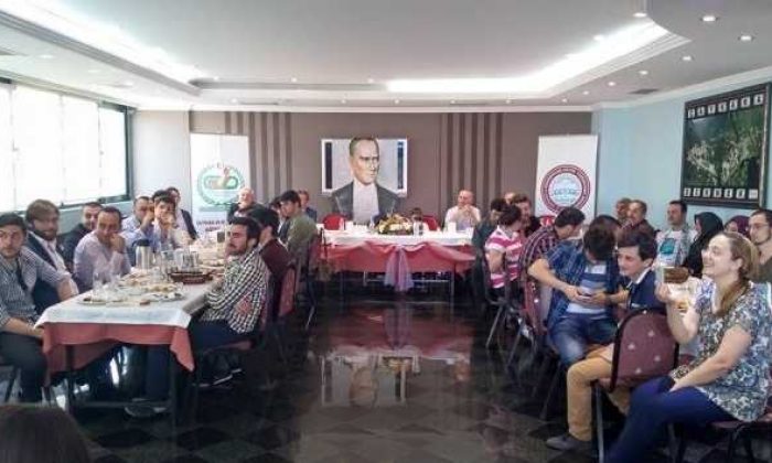 Çaykara ve Dernekpazarı Derneği öğrencilere kahvaltı verdi