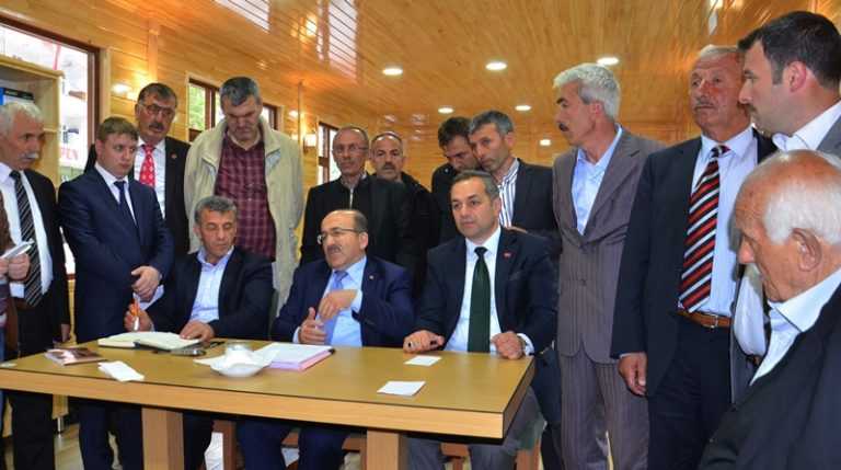 Gümrükçüoğlu Çaykara’da muhtarlarla toplantı yaptı