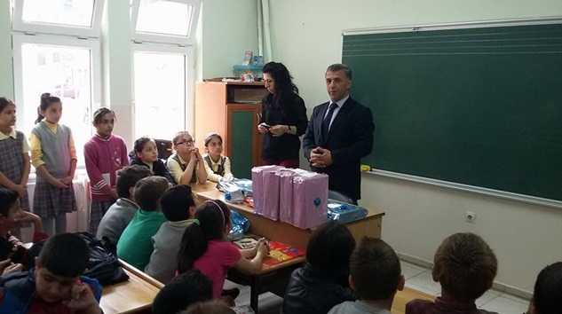 Başkan Tok kitap okuyan öğrencileri ödüllendirdi