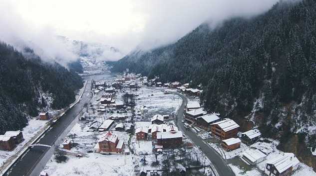 Uzungöl’e kar yağdı
