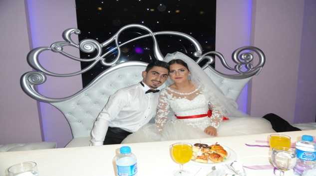 Esra ile İsmet Dünya evine girdiler