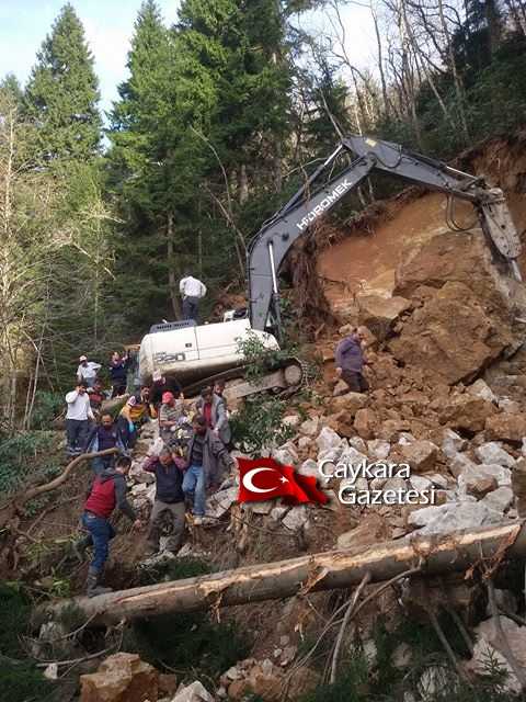 Kabataş Mahallesinde İş Makinesinesin üzerine kayalar düştü 5 kabatas_mhallesikaza