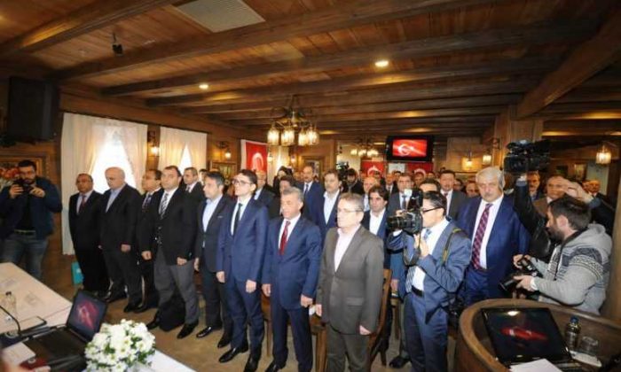 Uzungöl’de Turistler Madenci Feneriyle Dolaşıyor!