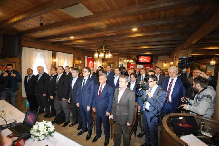 Uzungöl’de Turistler Madenci Feneriyle Dolaşıyor!