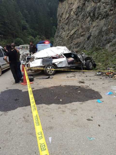 Çaykara’da Trafik Kazası üç ağır yaralı 5