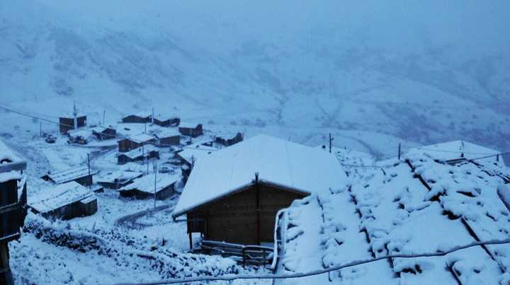 Çaykara’da yılın ilk kar’ı yağdı