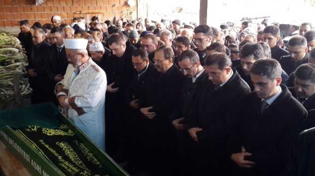 Kazada ölen Kur'an Kursu öğreticisi Hüsna Altunbaş dualarla toprağa verildi 8